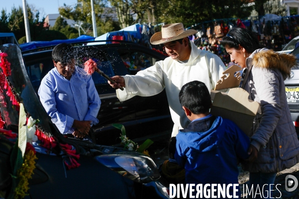 Baptême des voitures à Copacabana, Bolivie