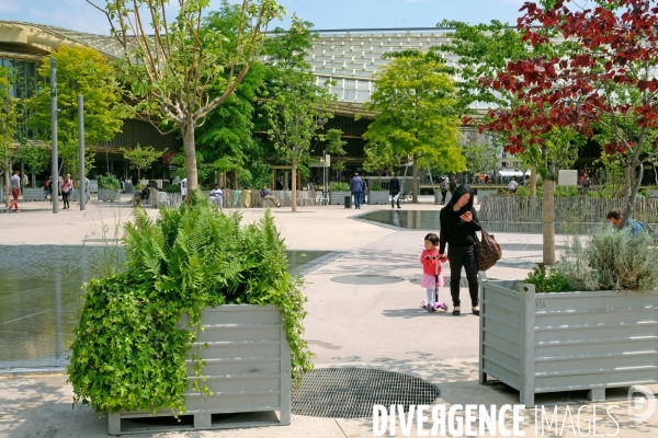 Aprés dix ans de travaux,Les Halles retrouvent eur place  au coeur de Paris.