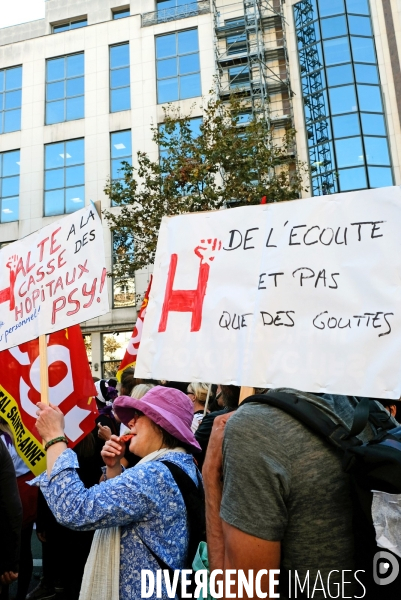 Manifestation contre la politique d  Emmanuel Macron