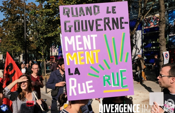 Manifestation contre la politique d  Emmanuel Macron