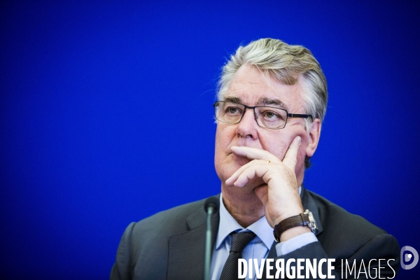 Jean-Paul Delevoye reçoit les partenaires sociaux.