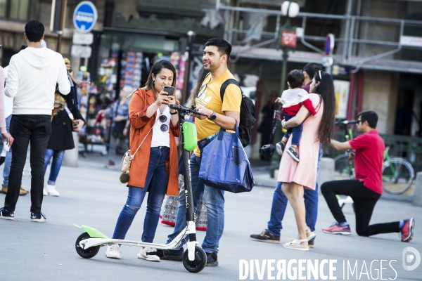 La trottinette électrique dans le chaos de la mobilité à Paris.