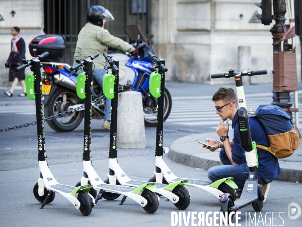 La trottinette électrique dans le chaos de la mobilité à Paris.