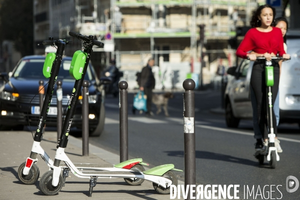 La trottinette électrique dans le chaos de la mobilité à Paris.