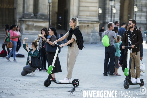 La trottinette électrique dans le chaos de la mobilité à Paris.