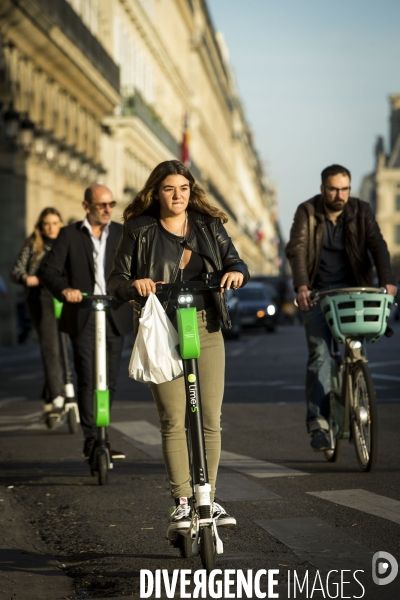 La trottinette électrique dans le chaos de la mobilité à Paris.