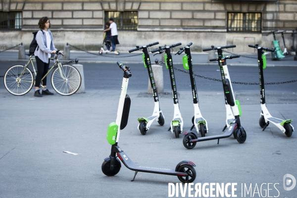 La trottinette électrique dans le chaos de la mobilité à Paris.