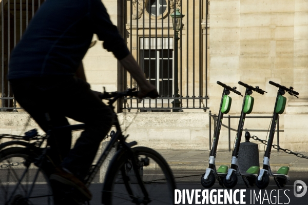 La trottinette électrique dans le chaos de la mobilité à Paris.