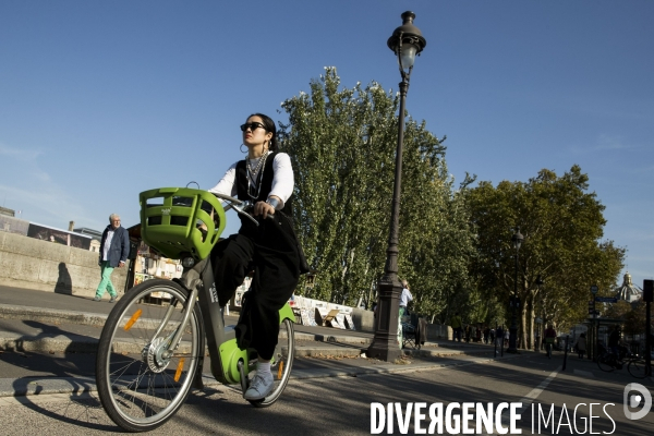 La trottinette électrique dans le chaos de la mobilité à Paris.