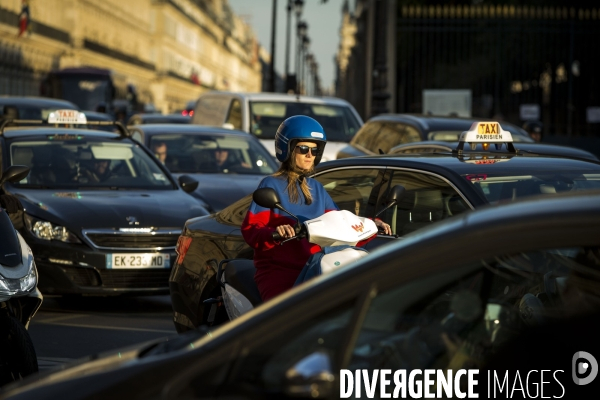 La trottinette électrique dans le chaos de la mobilité à Paris.