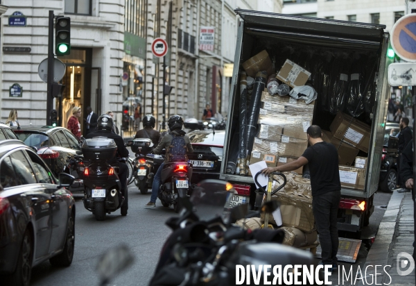 La trottinette électrique dans le chaos de la mobilité à Paris.