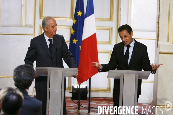 Nicolas sarkozy installe le comite de reflexion sur la modernisation des institutions de la cinquieme republique.