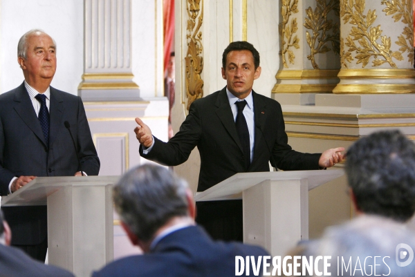 Nicolas sarkozy installe le comite de reflexion sur la modernisation des institutions de la cinquieme republique.