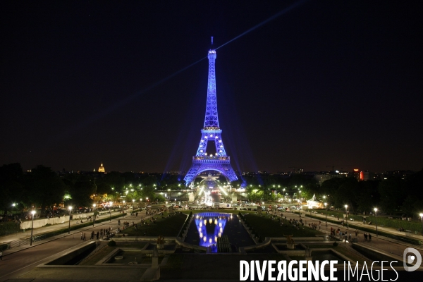 Illumination de la tour eiffel aux couleurs de l europe