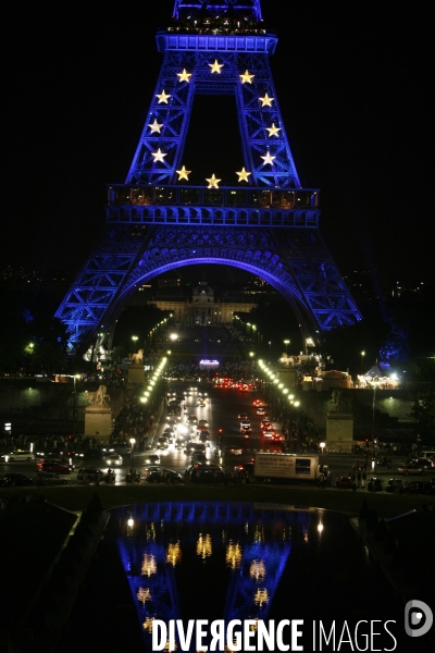 Illumination de la tour eiffel aux couleurs de l europe