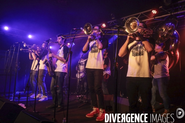 Nola(french connection brass band) en concert