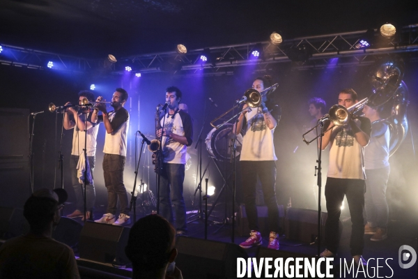 Nola(french connection brass band) en concert