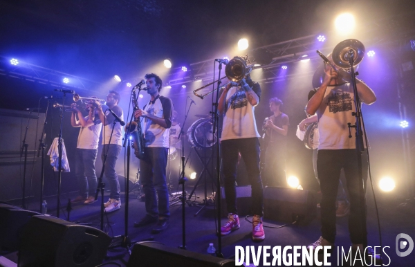 Nola(french connection brass band) en concert