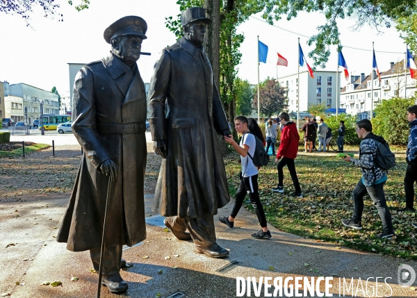 Churchill et le check du collégien au général De Gaulle