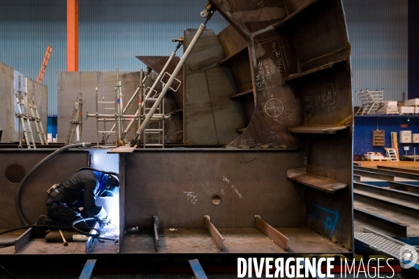 Sur les chantiers navals STX France de Saint-Nazaire.