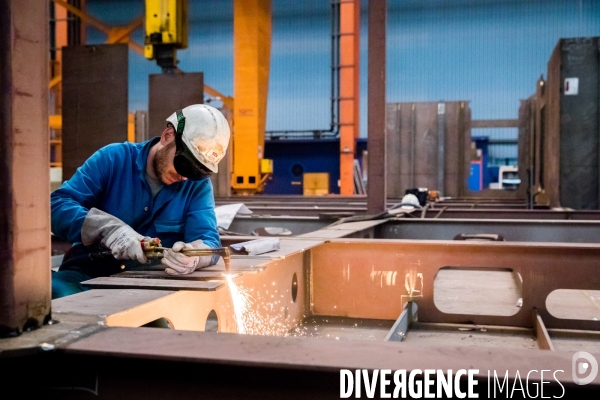 Sur les chantiers navals STX France de Saint-Nazaire.
