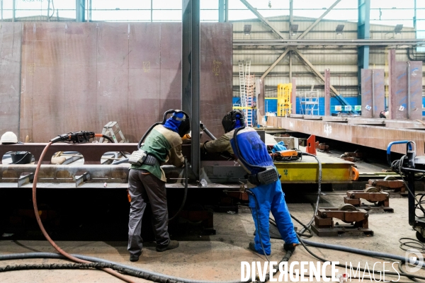 Sur les chantiers navals STX France de Saint-Nazaire.