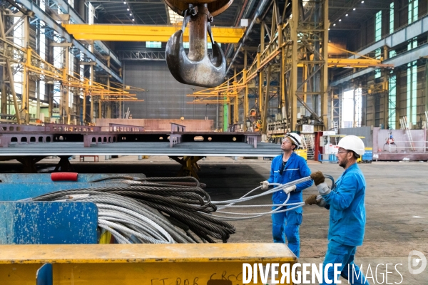 Sur les chantiers navals STX France de Saint-Nazaire.