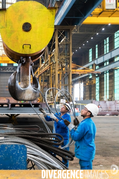 Sur les chantiers navals STX France de Saint-Nazaire.