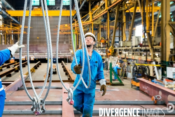 Sur les chantiers navals STX France de Saint-Nazaire.