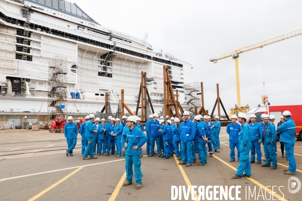 Sur les chantiers navals STX France de Saint-Nazaire.