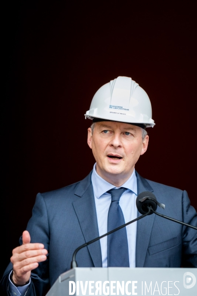 Sur les chantiers navals STX France de Saint-Nazaire.