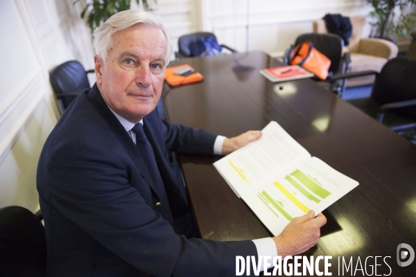 Portrait de Michel BARNIER dans les bureaux de la Commission Européenne à Paris.