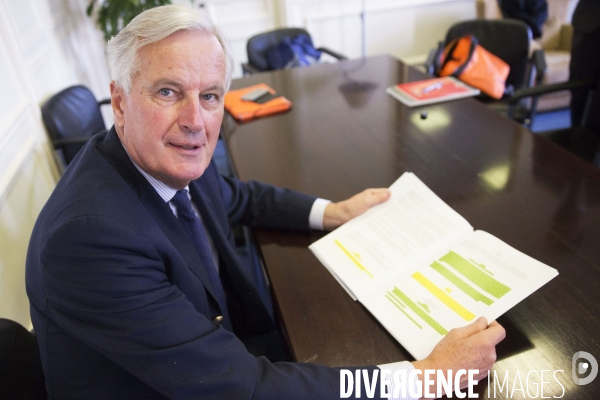 Portrait de Michel BARNIER dans les bureaux de la Commission Européenne à Paris.