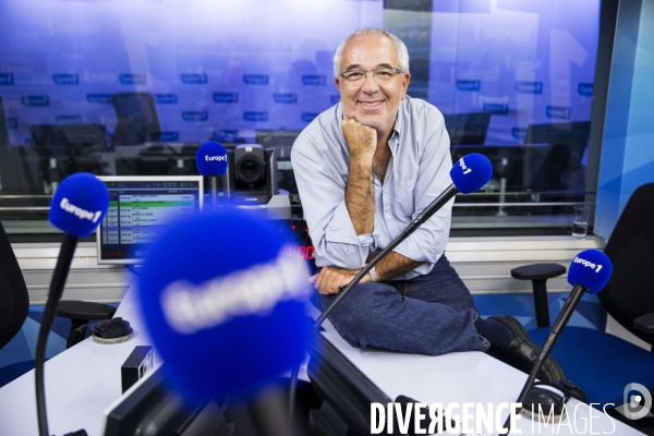 Bernard POIRETTE, journaliste animateur d Europe1, dans le studio Jean-Luc LAGARDERE de la station de l avenue François 1er.