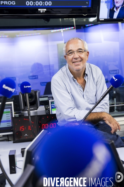 Bernard POIRETTE, journaliste animateur d Europe1, dans le studio Jean-Luc LAGARDERE de la station de l avenue François 1er.