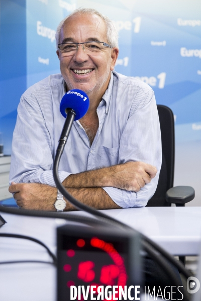 Bernard POIRETTE, journaliste animateur d Europe1, dans le studio Jean-Luc LAGARDERE de la station de l avenue François 1er.