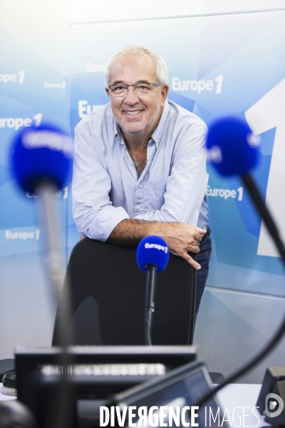 Bernard POIRETTE, journaliste animateur d Europe1, dans le studio Jean-Luc LAGARDERE de la station de l avenue François 1er.