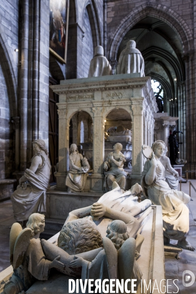 La basilique cathédrale de Saint-Denis, le cimetière des rois et reines de France.