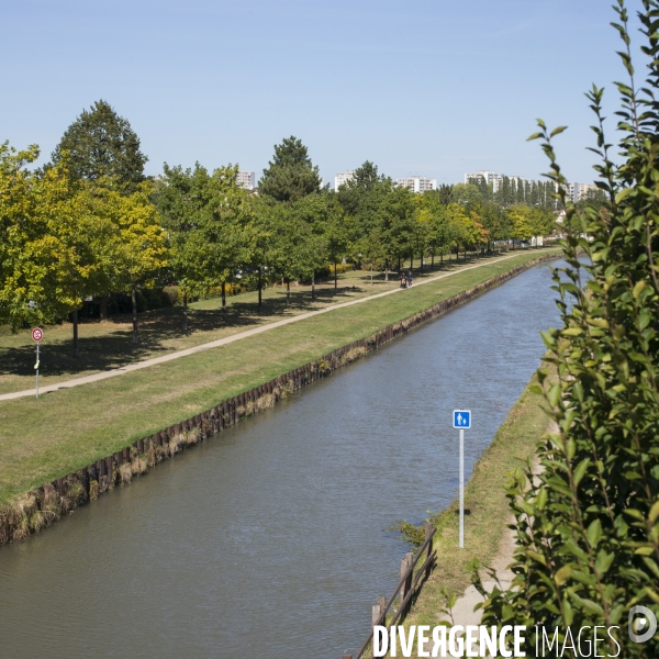 Au fil du canal de l ourcq.