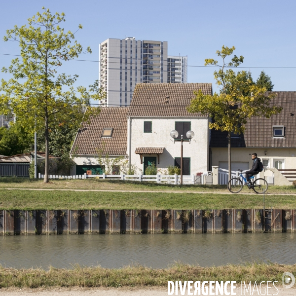 Au fil du canal de l ourcq.