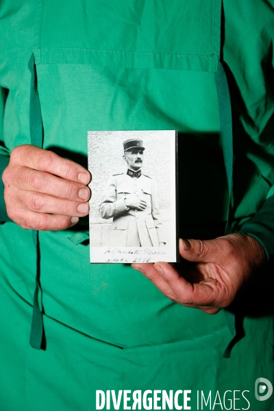 Procédure d identification du cadavre d un poilu par le docteur Bruno Frémont