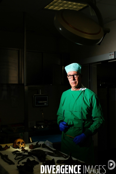 Procédure d identification du cadavre d un poilu par le docteur Bruno Frémont