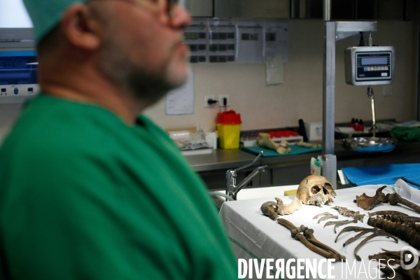 Procédure d identification du cadavre d un poilu par le docteur Bruno Frémont