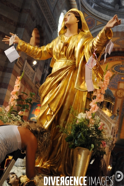 Procession de la vierge marie