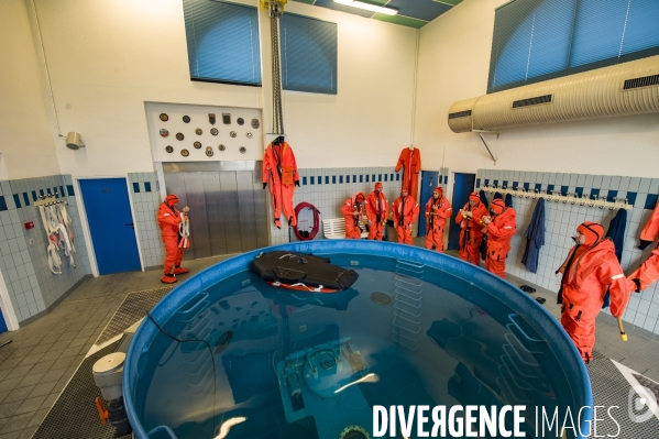 Exercice d évacuation sous-marine au CESI