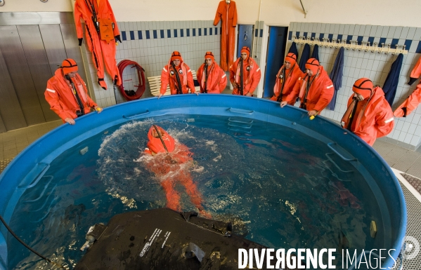 Exercice d évacuation sous-marine au CESI