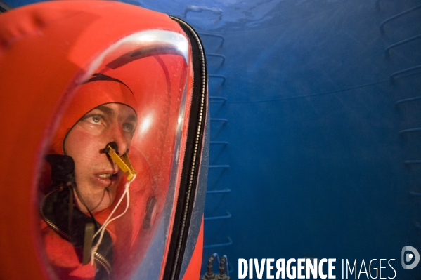 Exercice d évacuation sous-marine au CESI