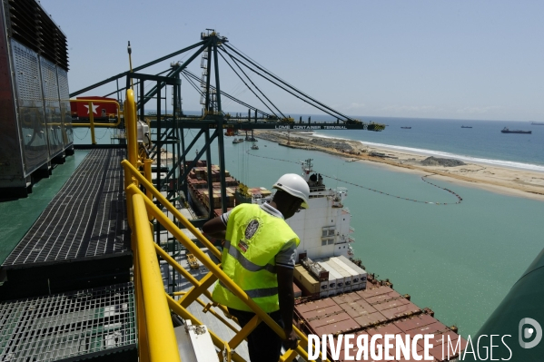 TOGO : Terminal de transbordement des conteneurs LCT à LOME.