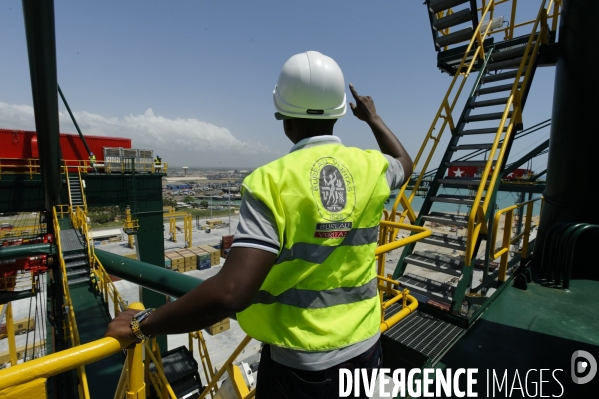 TOGO : Terminal de transbordement des conteneurs LCT à LOME.