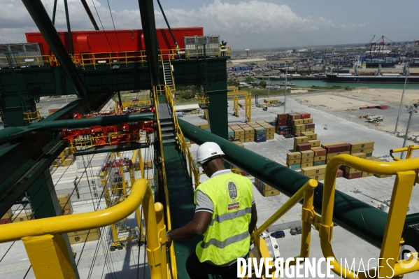 TOGO : Terminal de transbordement des conteneurs LCT à LOME.